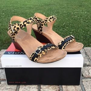 Vionic sandals. Adorable cheetah print 🐆